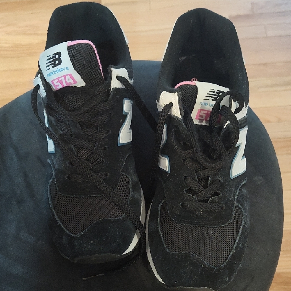 New Balance Black and Pink Sneakers Retro Design